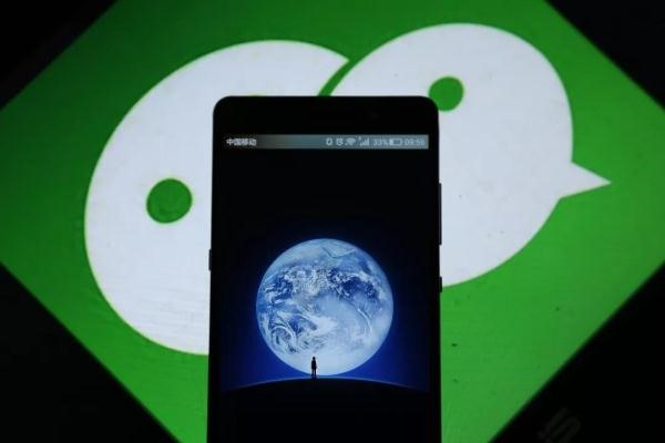 出租车司机为什么不用车上贴的码收款，用自己的微信支付宝收款？